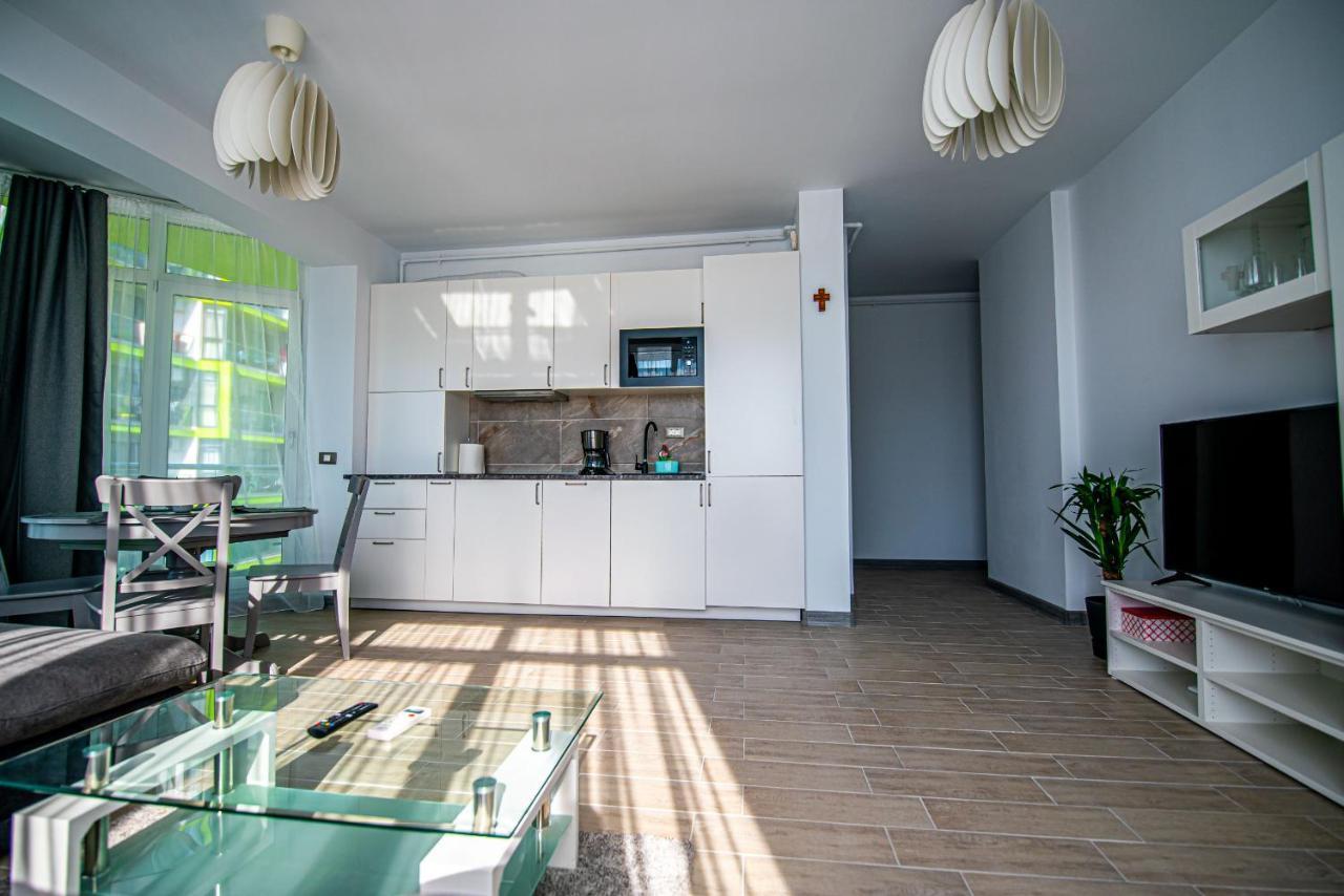 Apartment Katrina - Alezzi Beach - Sea View Năvodari Kültér fotó