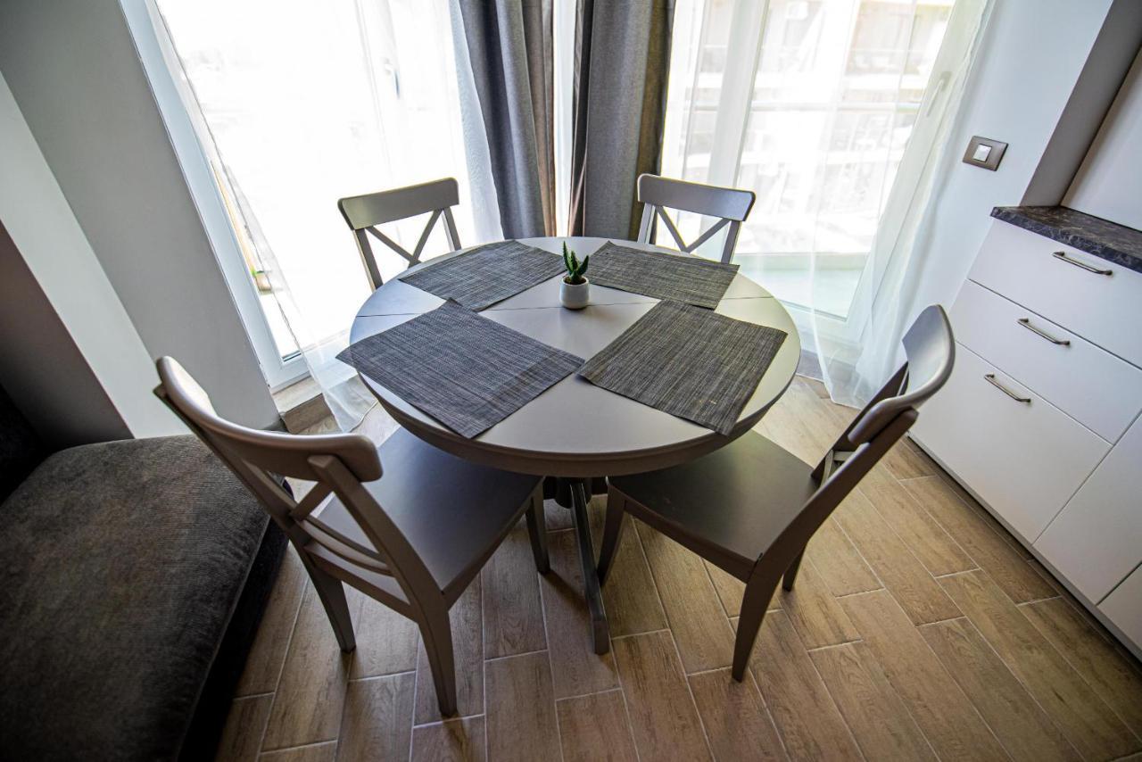Apartment Katrina - Alezzi Beach - Sea View Năvodari Kültér fotó